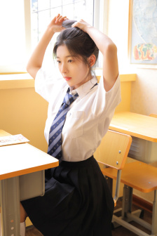 夏季短袖看见女同学乳突QQ
